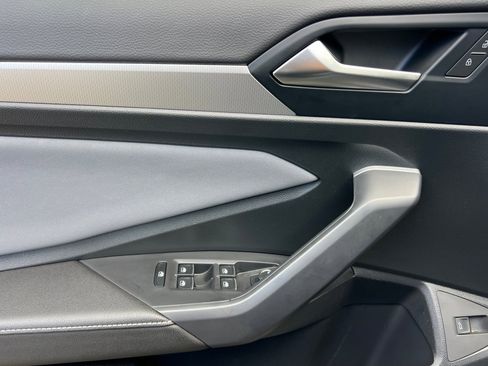 Certified 2025 Volkswagen Jetta SE image 11