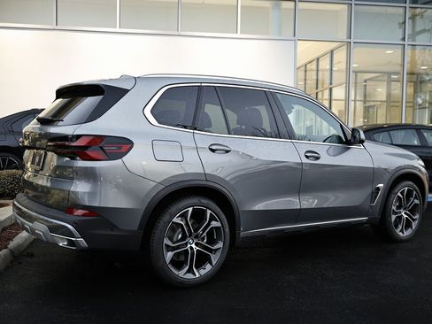 New 2026 BMW X5 xDrive40i w/ Climate Comfort Package image 7