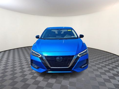 Used 2022 Nissan Sentra SR w/ SR Premium Package FWD image 2