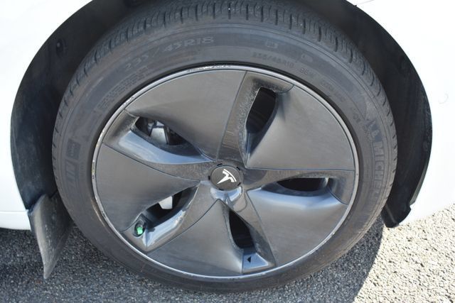 Used 2020 Tesla Model 3 Standard Range Plus RWD image 39