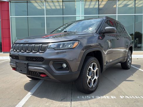 Used 2022 Jeep Compass Trailhawk image 2