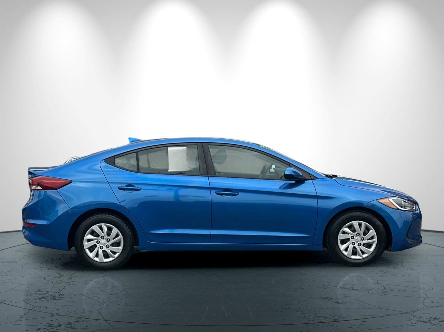 Used 2017 Hyundai Elantra SE FWD image 3