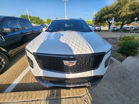 Used 2024 Cadillac XT4 Sport FWD image 2