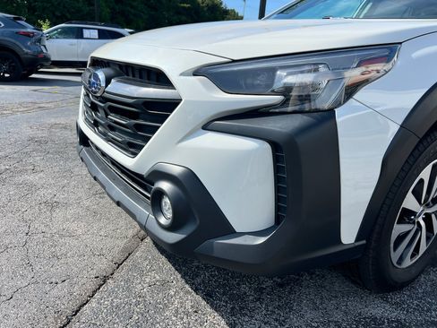 Used 2023 Subaru Outback Premium AWD/4WD image 3
