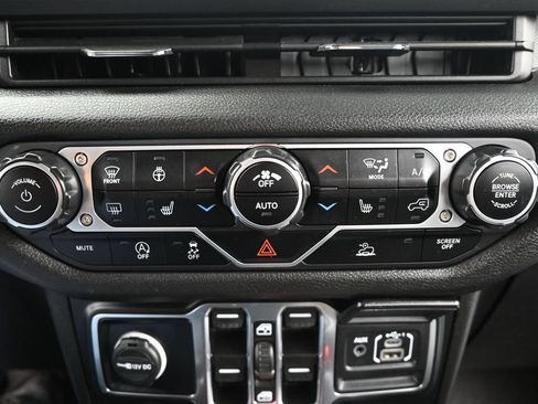 Used 2024 Jeep Wrangler Unlimited Sport AWD/4WD image 21