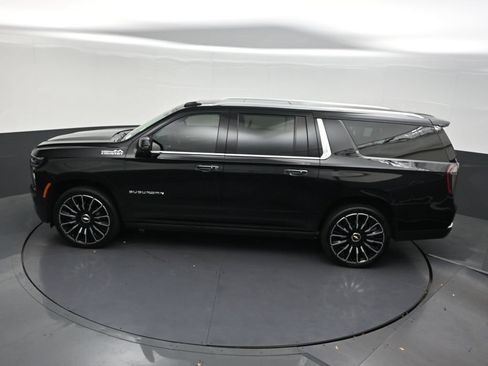 Used 2026 Chevrolet Suburban High Country AWD/4WD image 18