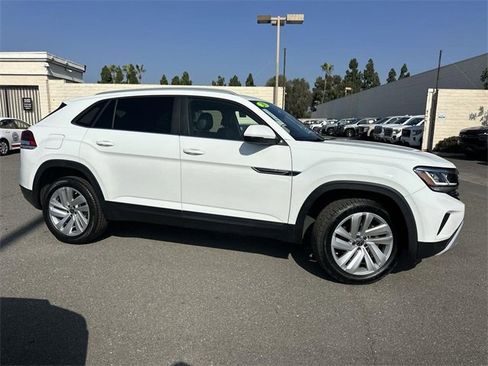 Used 2020 Volkswagen Atlas Cross Sport SE w/ Panoramic Sunroof Package image 3