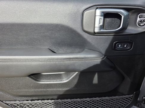 Used 2018 Jeep Wrangler Unlimited Sahara w/ Cold Weather Group image 17