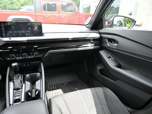 Used 2024 Honda Accord Sport image 13
