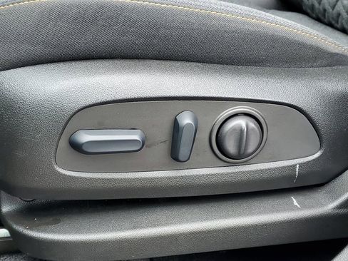 Used 2023 Chevrolet Equinox LT image 6