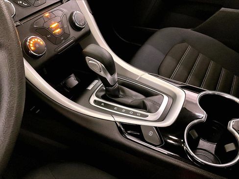 Used 2015 Ford Fusion SE image 17