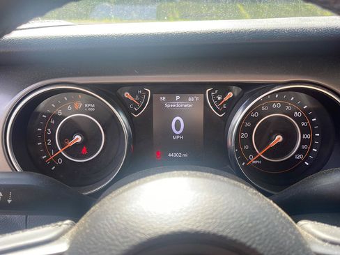 Used 2022 Jeep Gladiator Sport AWD/4WD image 13