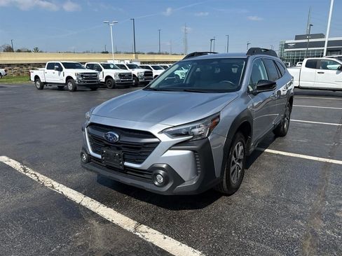 Used 2023 Subaru Outback Premium image 4