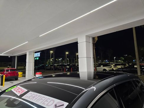 Used 2023 Mercedes-Benz EQS 580 4MATIC SUV w/ Exclusive Trim Package image 13