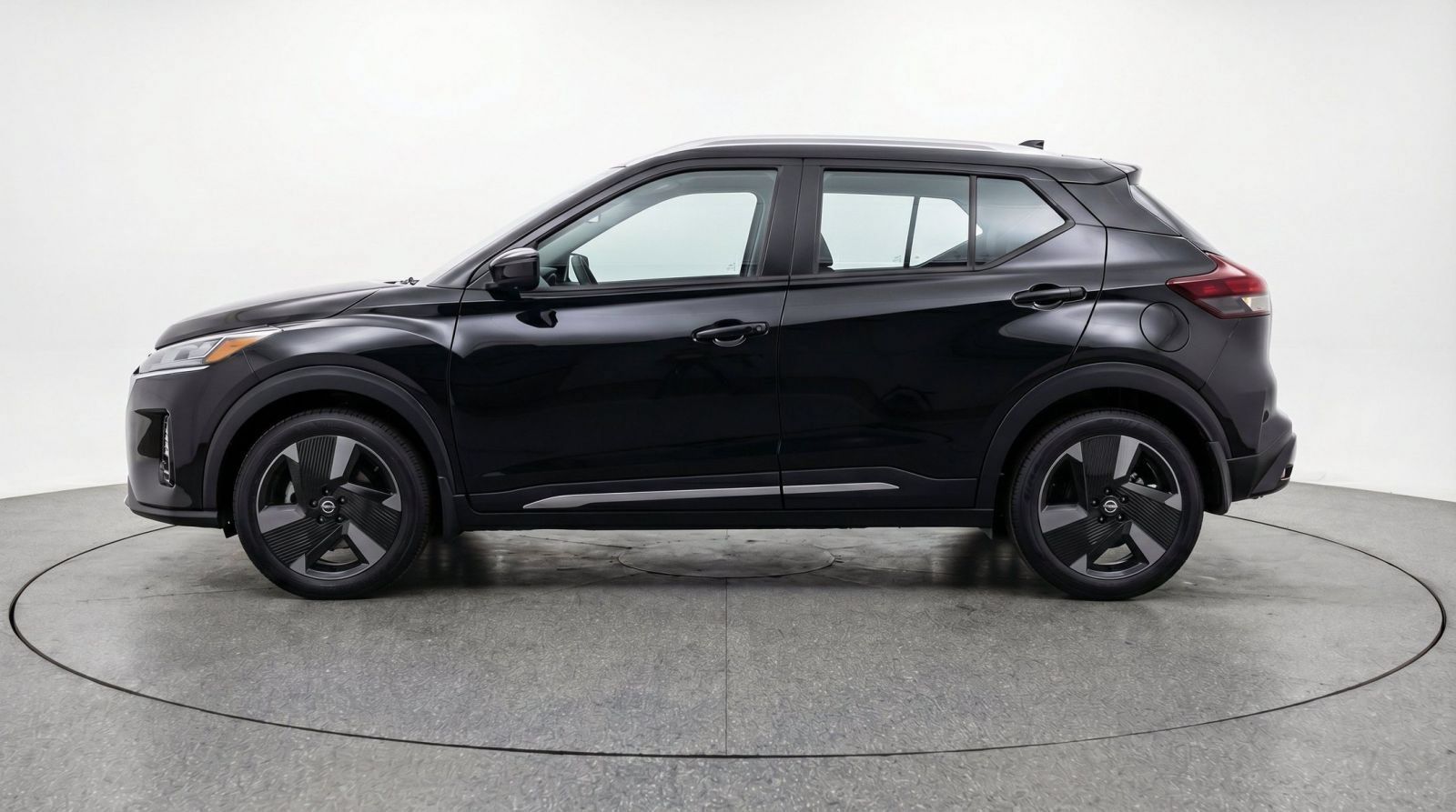 Used 2026 Nissan Kicks SR FWD image 4