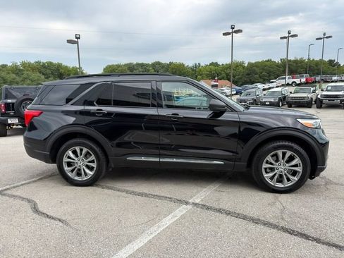 Used 2023 Ford Explorer XLT w/ Equipment Group 202A AWD/4WD image 8