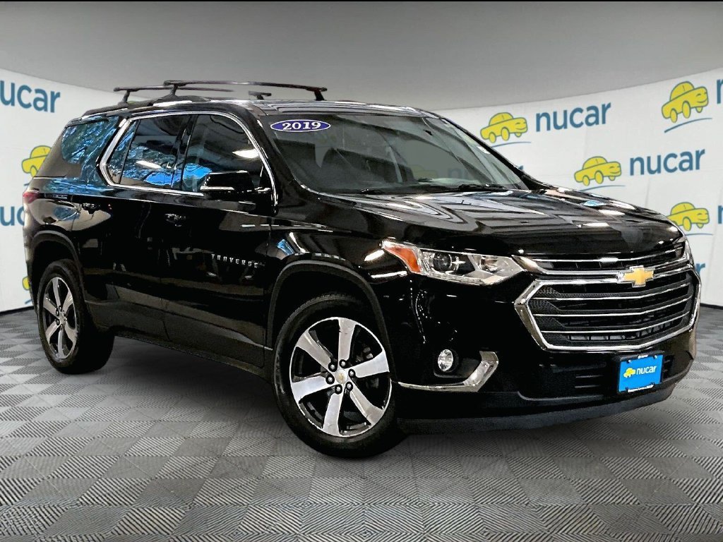 Used 2019 Chevrolet Traverse LT w/ LT Premium Package AWD/4WD image 1