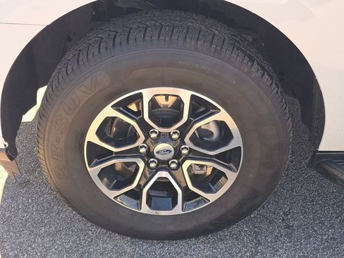 Used 2024 Ford Expedition Max XLT image 27