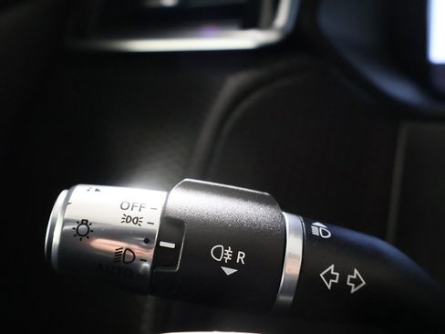 Used 2021 Land Rover Range Rover Velar R-Dynamic S image 41