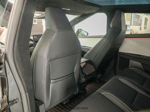 Used 2024 Tesla Cybertruck AWD Crew Cab image 30