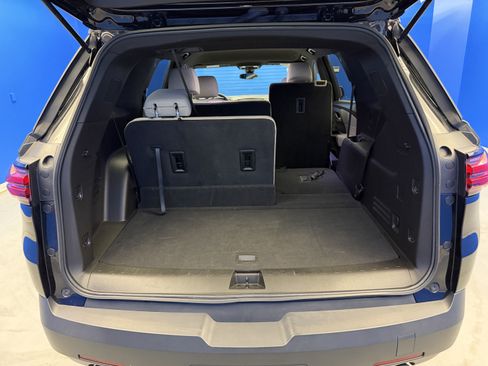 Used 2023 Chevrolet Traverse LS FWD image 26