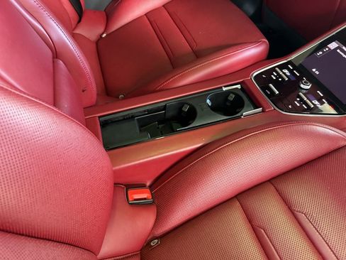 Used 2022 Porsche Panamera image 31