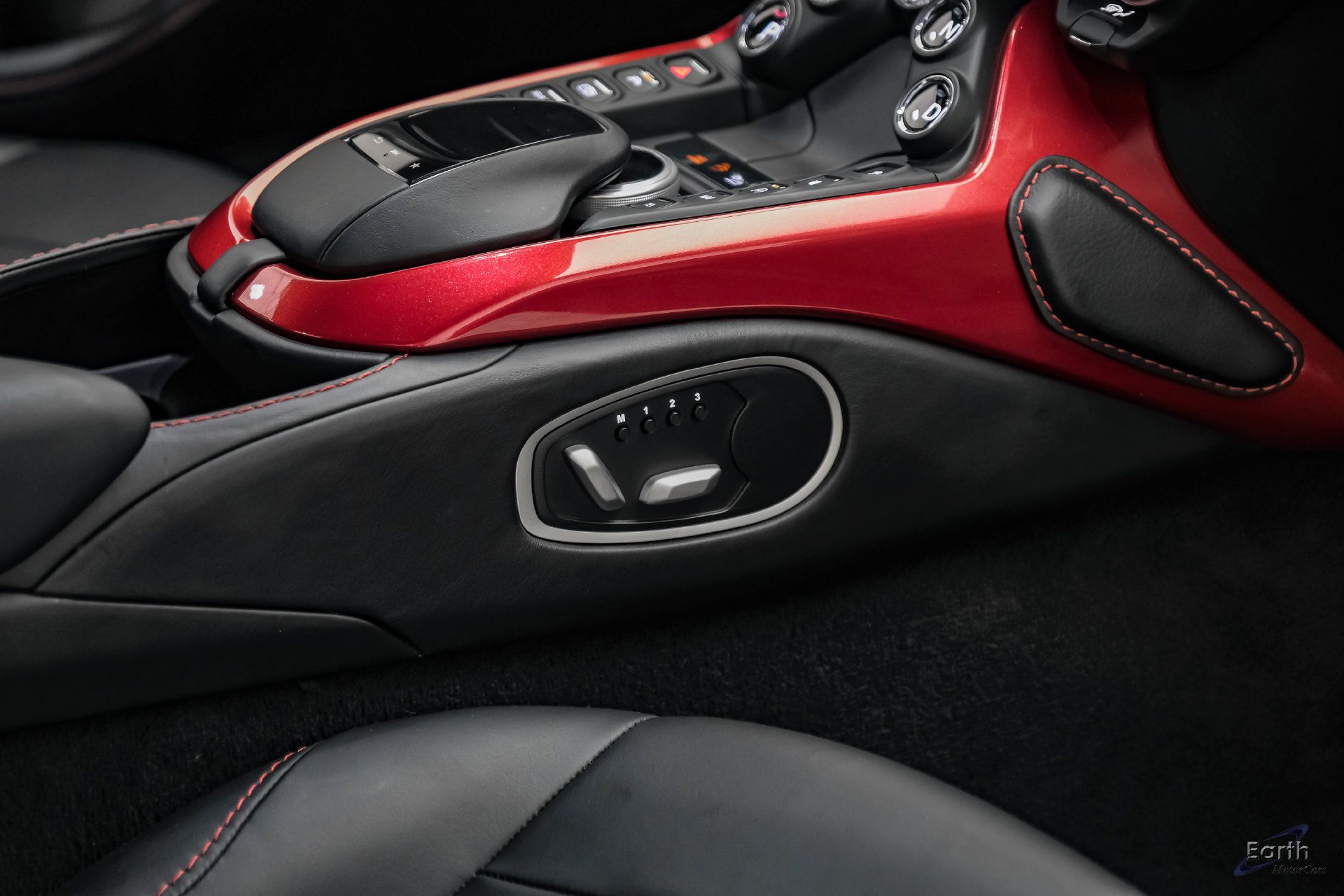Used 2019 Aston Martin V8 Vantage Coupe RWD image 57