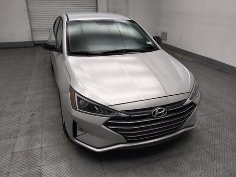 Used 2019 Hyundai Elantra SE FWD image 14