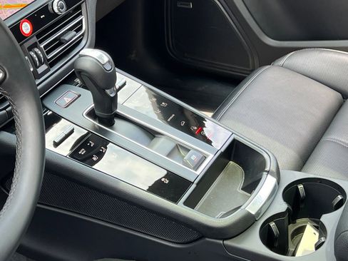 Certified 2025 Porsche Macan AWD/4WD image 29