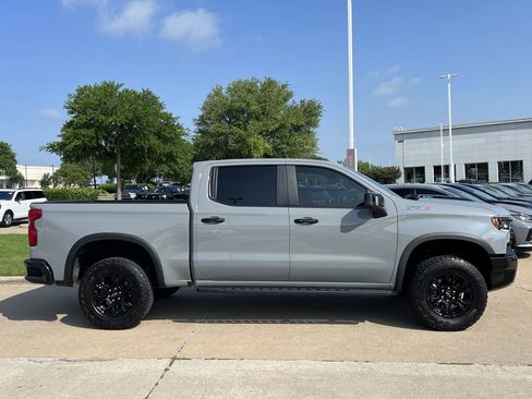 Used 2024 Chevrolet Silverado 1500 ZR2 w/ Technology Package image 3