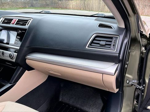 Used 2017 Subaru Outback 2.5i Premium AWD/4WD image 19