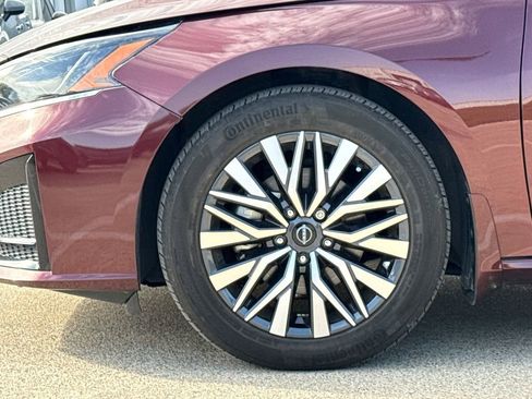 Used 2023 Nissan Altima 2.5 SV w/ SV Premium Package image 6