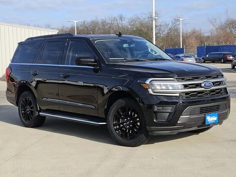Used 2023 Ford Expedition XLT image 2