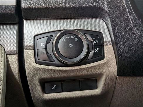 Used 2015 Ford Explorer XLT w/ Equipment Group 202B FWD image 16