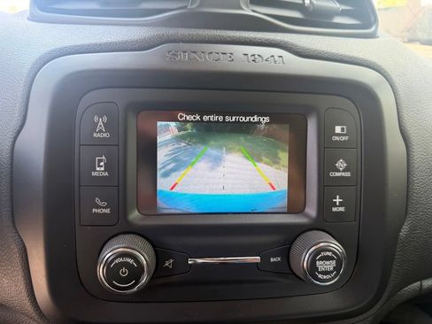 Used 2015 Jeep Renegade Latitude w/ Popular Equipment Group FWD image 17