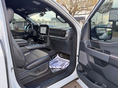 Used 2025 Ford F150 Lariat w/ FX4 Off-Road Package image 31