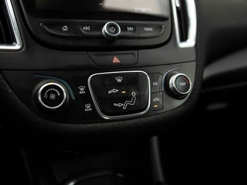 Used 2017 Chevrolet Malibu LT w/ Driver Confidence Package image 9