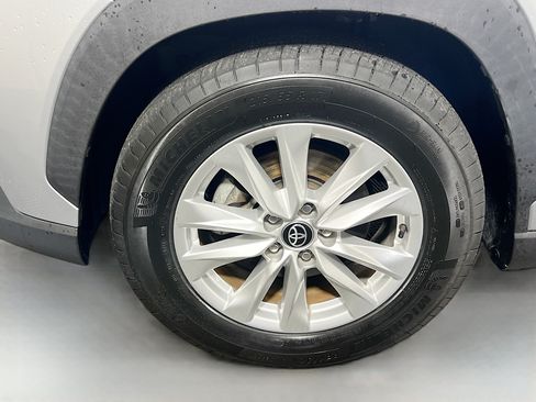 Used 2023 Toyota Corolla Cross LE FWD image 13