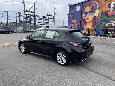 Used 2019 Toyota Corolla SE image 3
