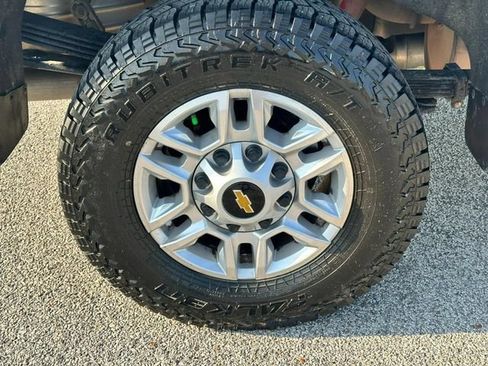 Used 2022 Chevrolet Silverado 2500 LT w/ Convenience Package AWD/4WD image 7