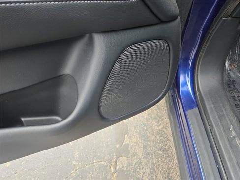 Used 2019 Nissan Pathfinder SV image 32