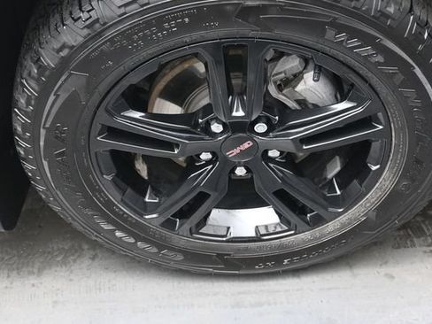 Used 2023 GMC Terrain AT4 w/ Tech Package AWD/4WD image 30
