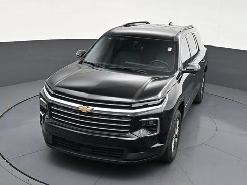 Used 2025 Chevrolet Traverse LT FWD image 16