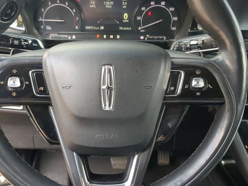 Used 2022 Lincoln Corsair AWD w/ Premium Package image 12