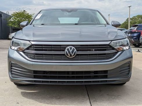 Used 2024 Volkswagen Jetta SE FWD image 3