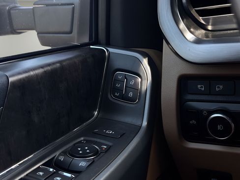 Used 2024 Ford F250 Lariat w/ Chrome Package AWD/4WD image 17