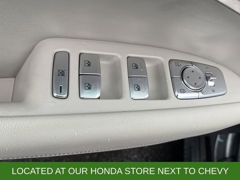 Used 2024 Genesis G70 2.5T image 12