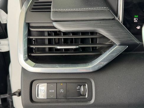 Used 2025 GMC Acadia Elevation image 38