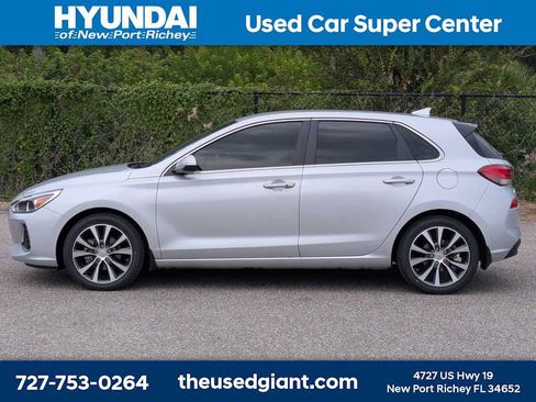 Used 2018 Hyundai Elantra GT w/ Style Package 02 FWD image 2