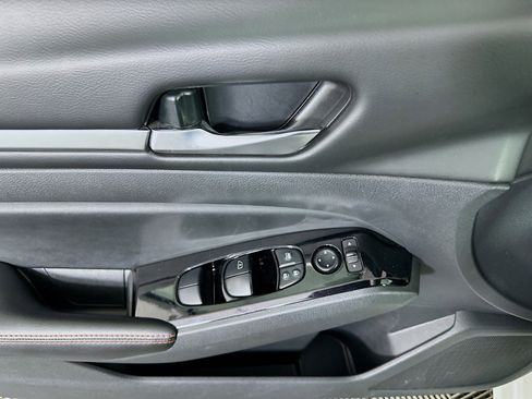 Used 2024 Nissan Altima 2.5 SR image 15